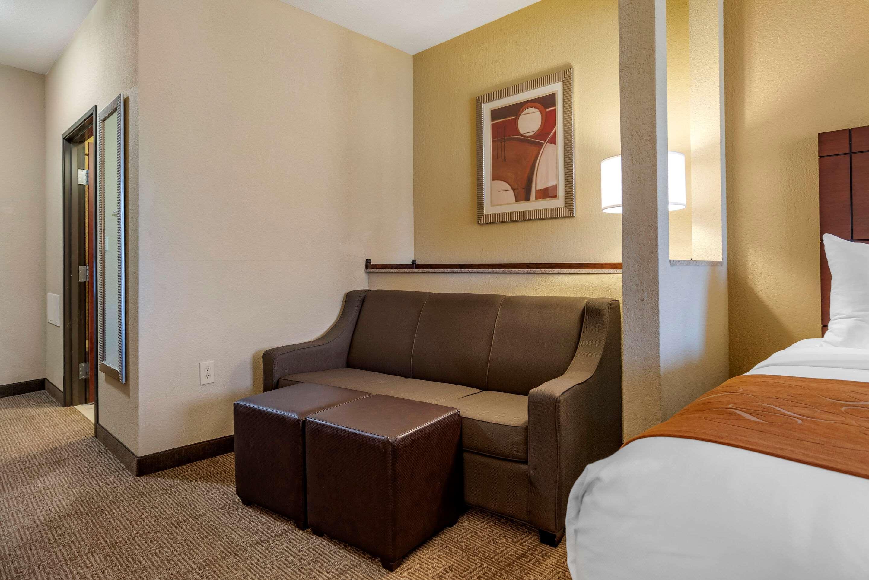 Comfort Suites Airport South Montgomery Buitenkant foto