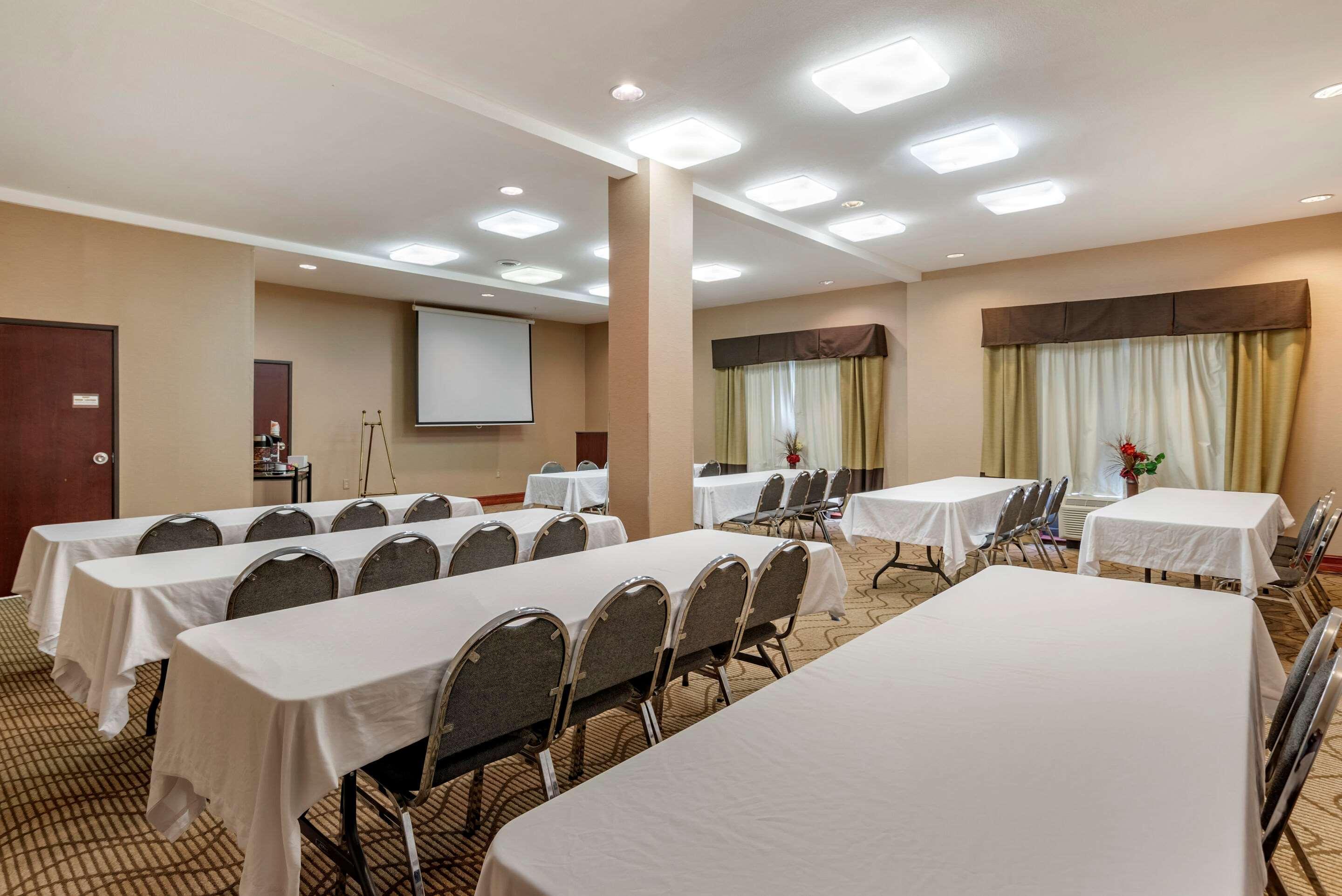 Comfort Suites Airport South Montgomery Buitenkant foto