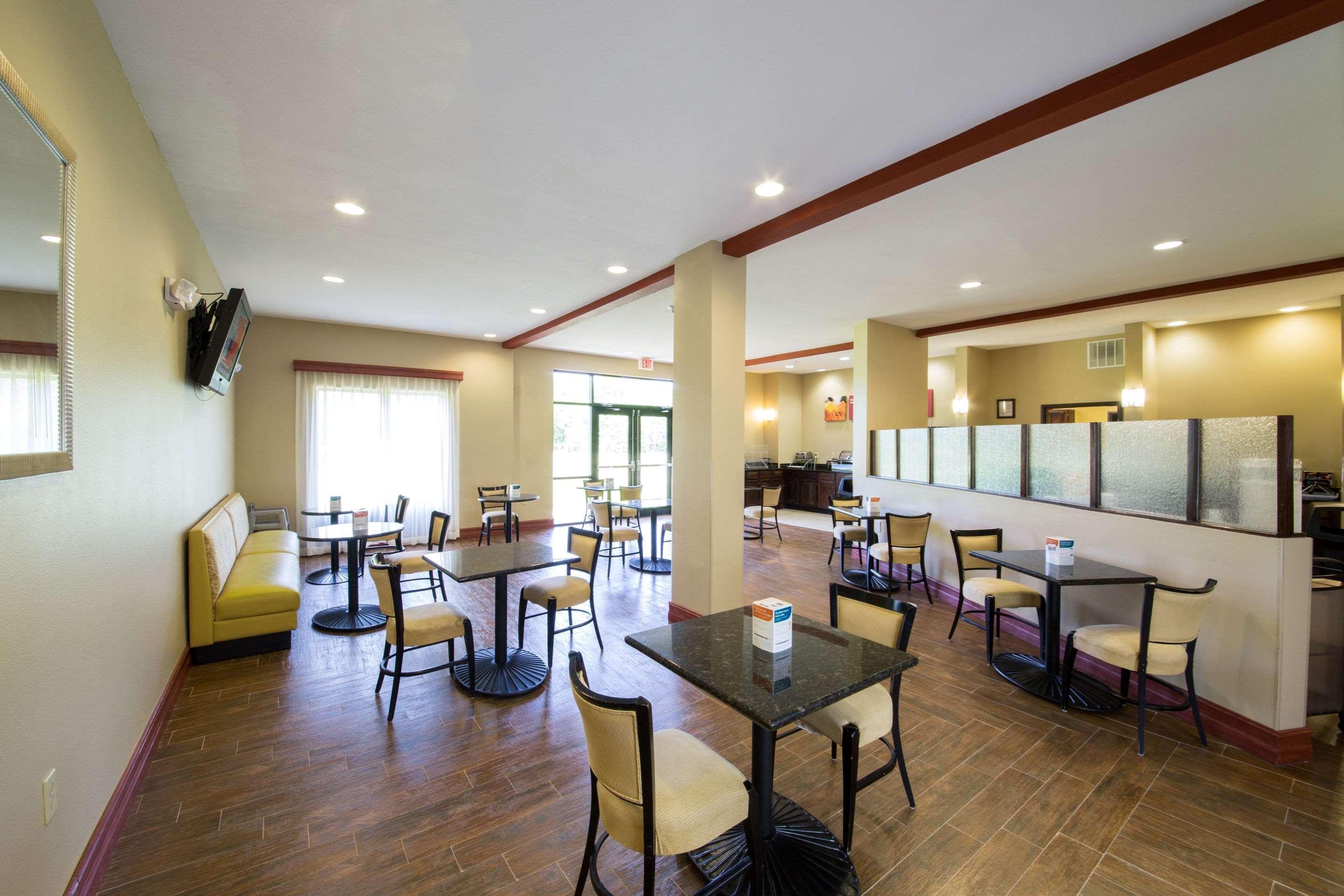 Comfort Suites Airport South Montgomery Buitenkant foto