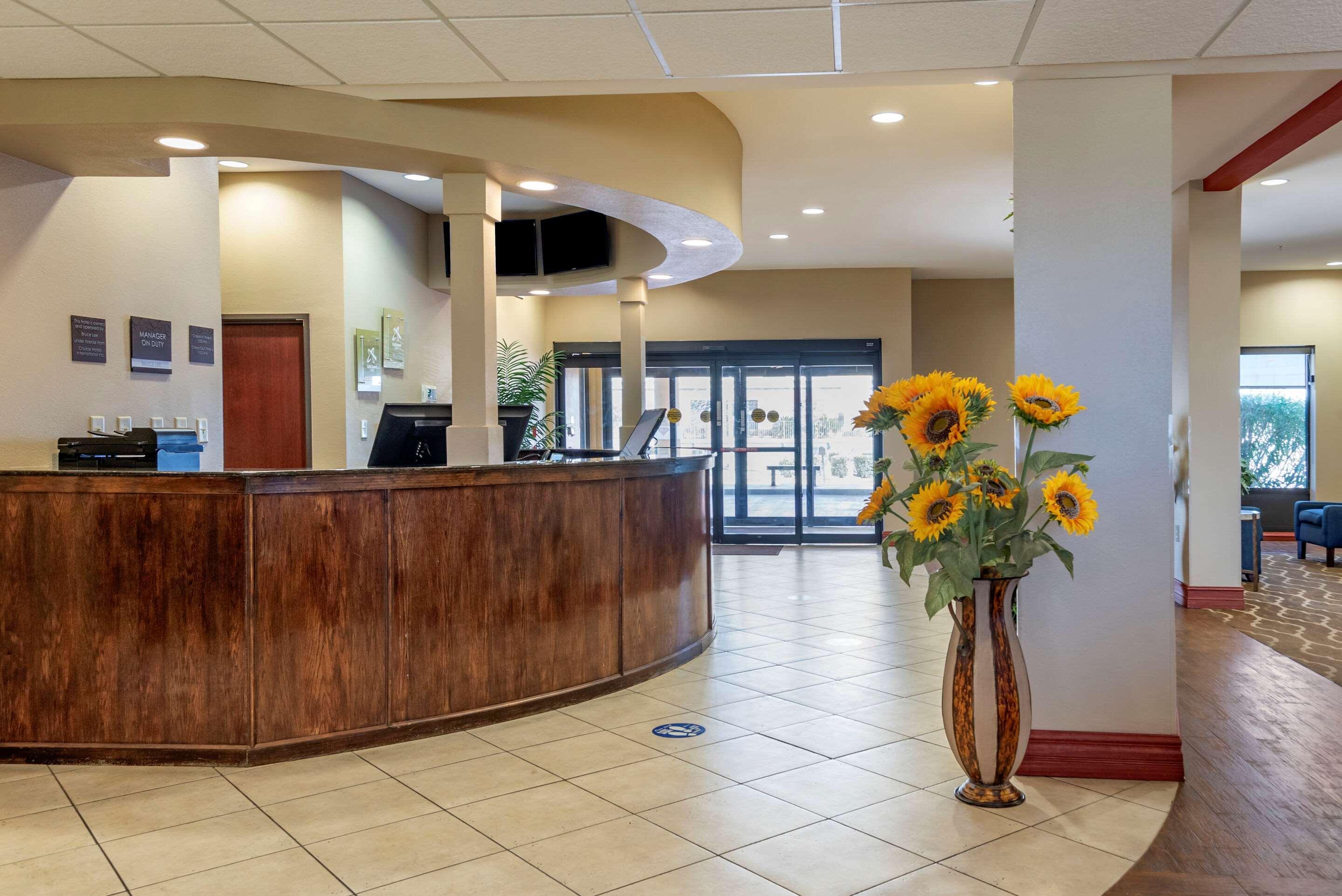 Comfort Suites Airport South Montgomery Buitenkant foto
