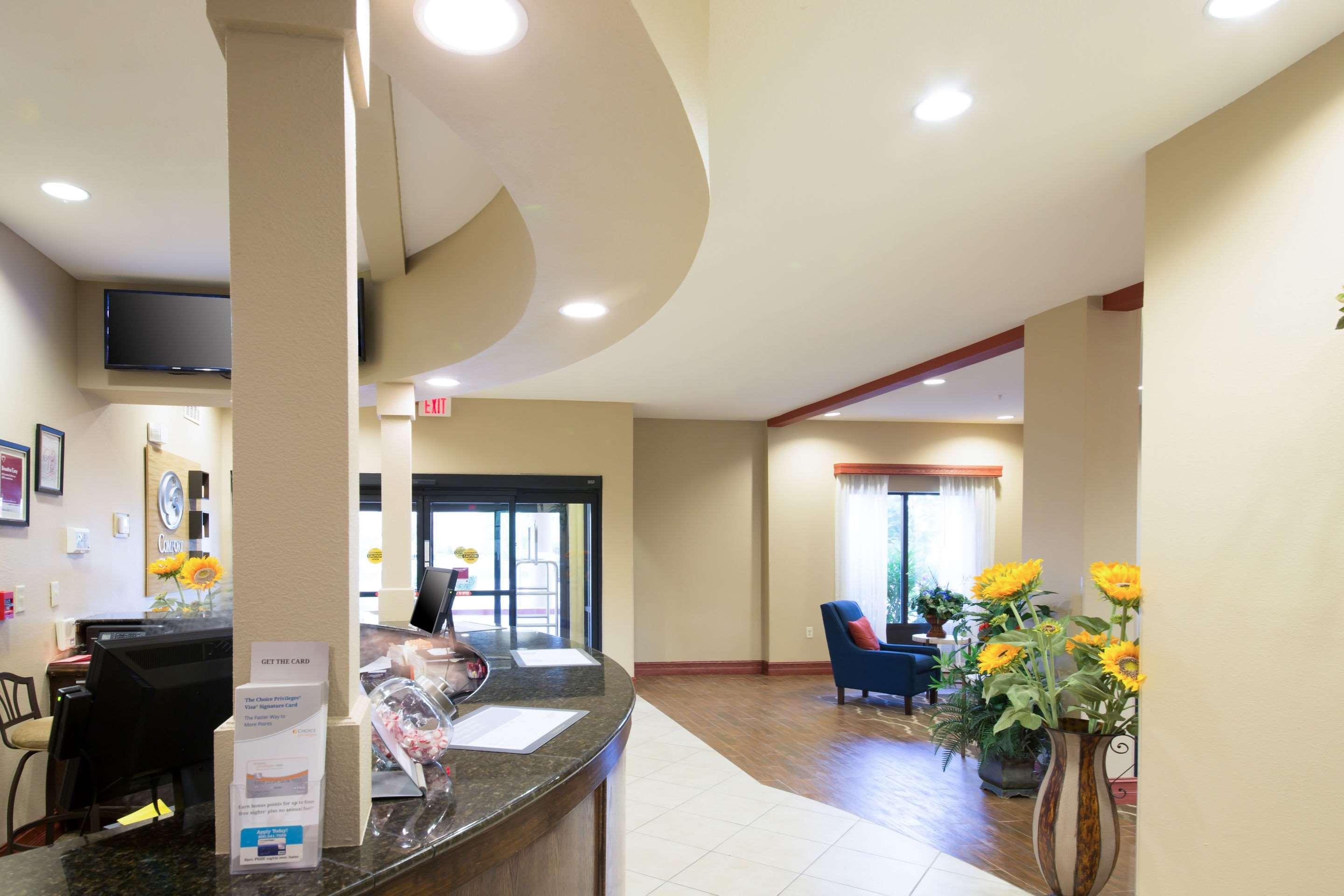 Comfort Suites Airport South Montgomery Buitenkant foto