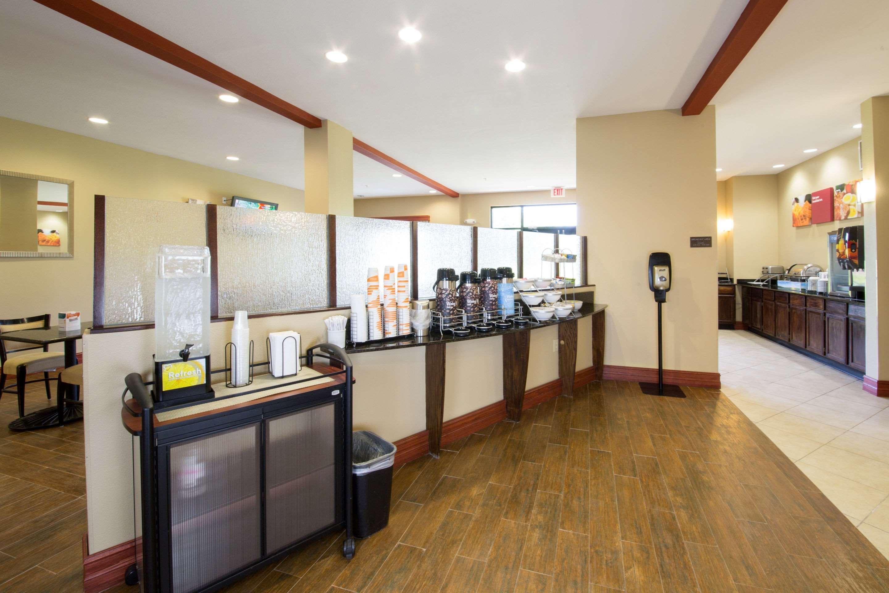 Comfort Suites Airport South Montgomery Buitenkant foto