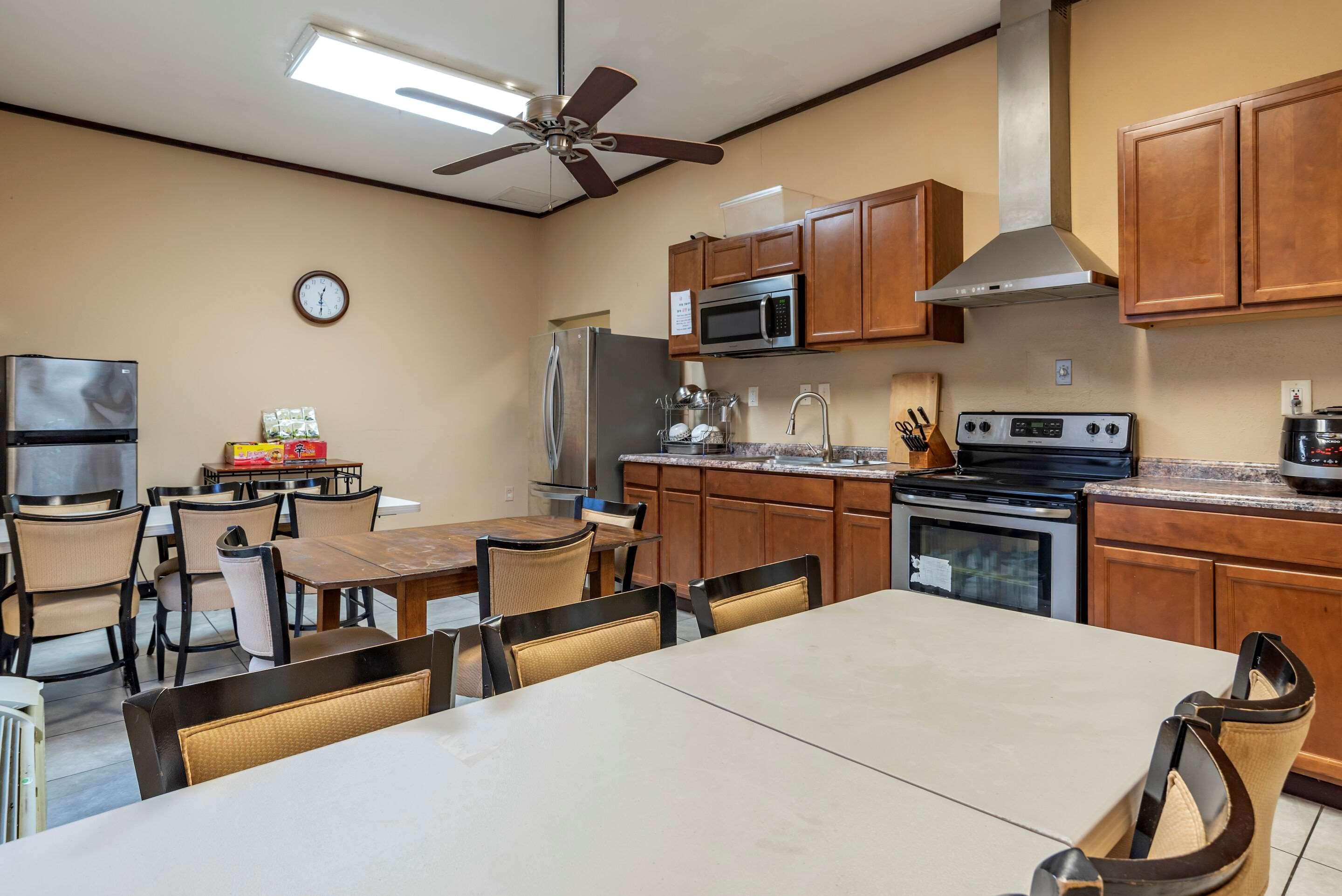Comfort Suites Airport South Montgomery Buitenkant foto
