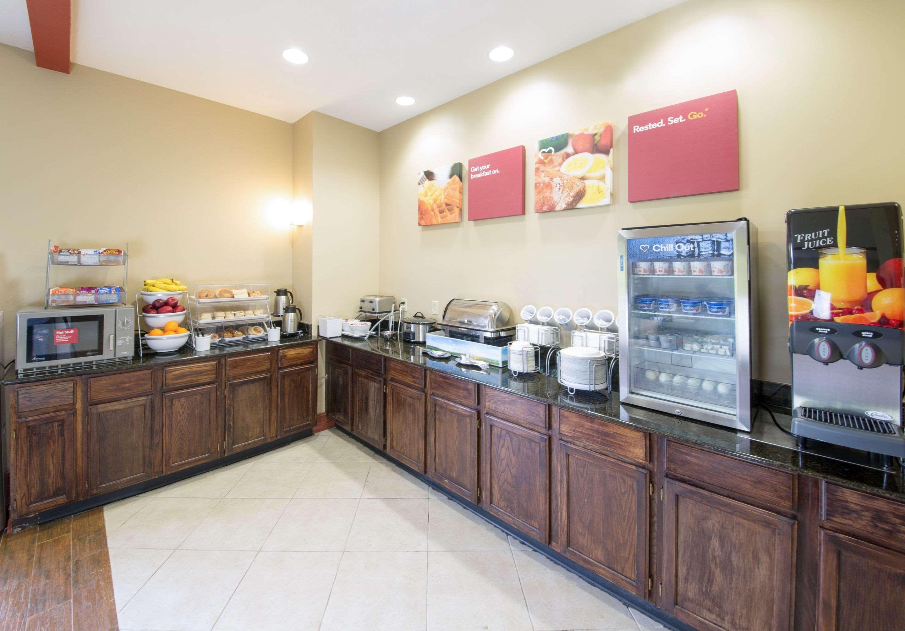 Comfort Suites Airport South Montgomery Buitenkant foto