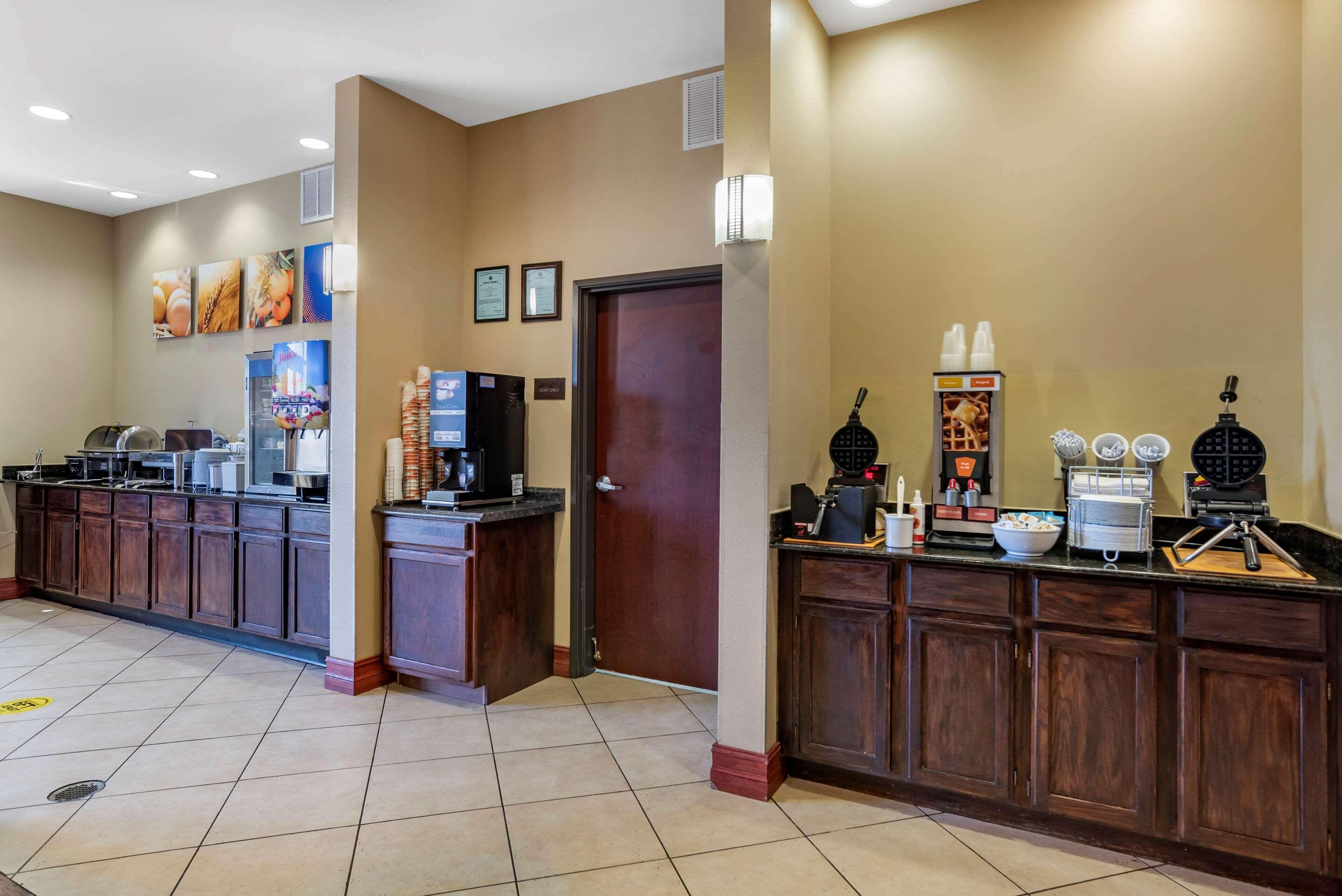 Comfort Suites Airport South Montgomery Buitenkant foto