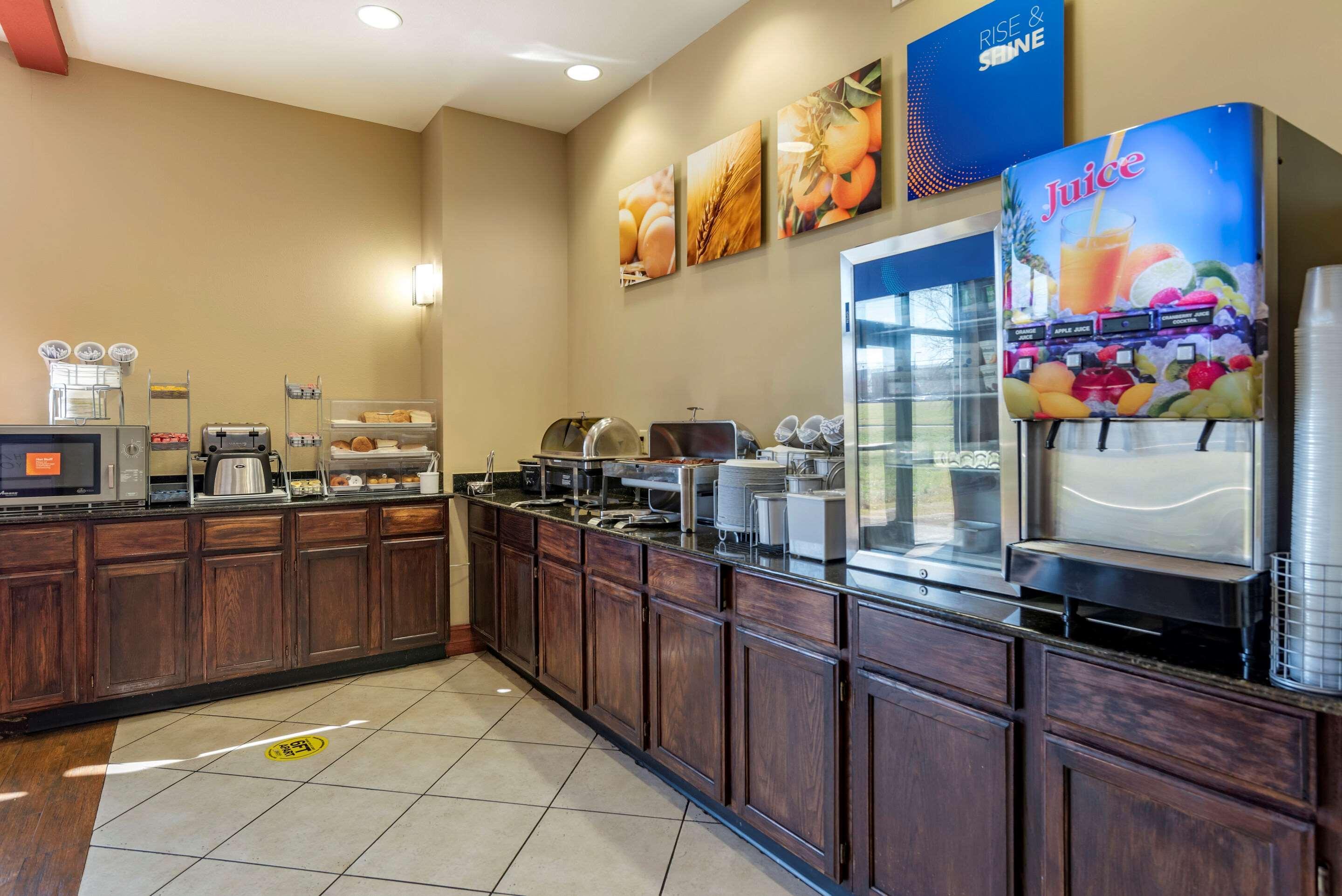 Comfort Suites Airport South Montgomery Buitenkant foto