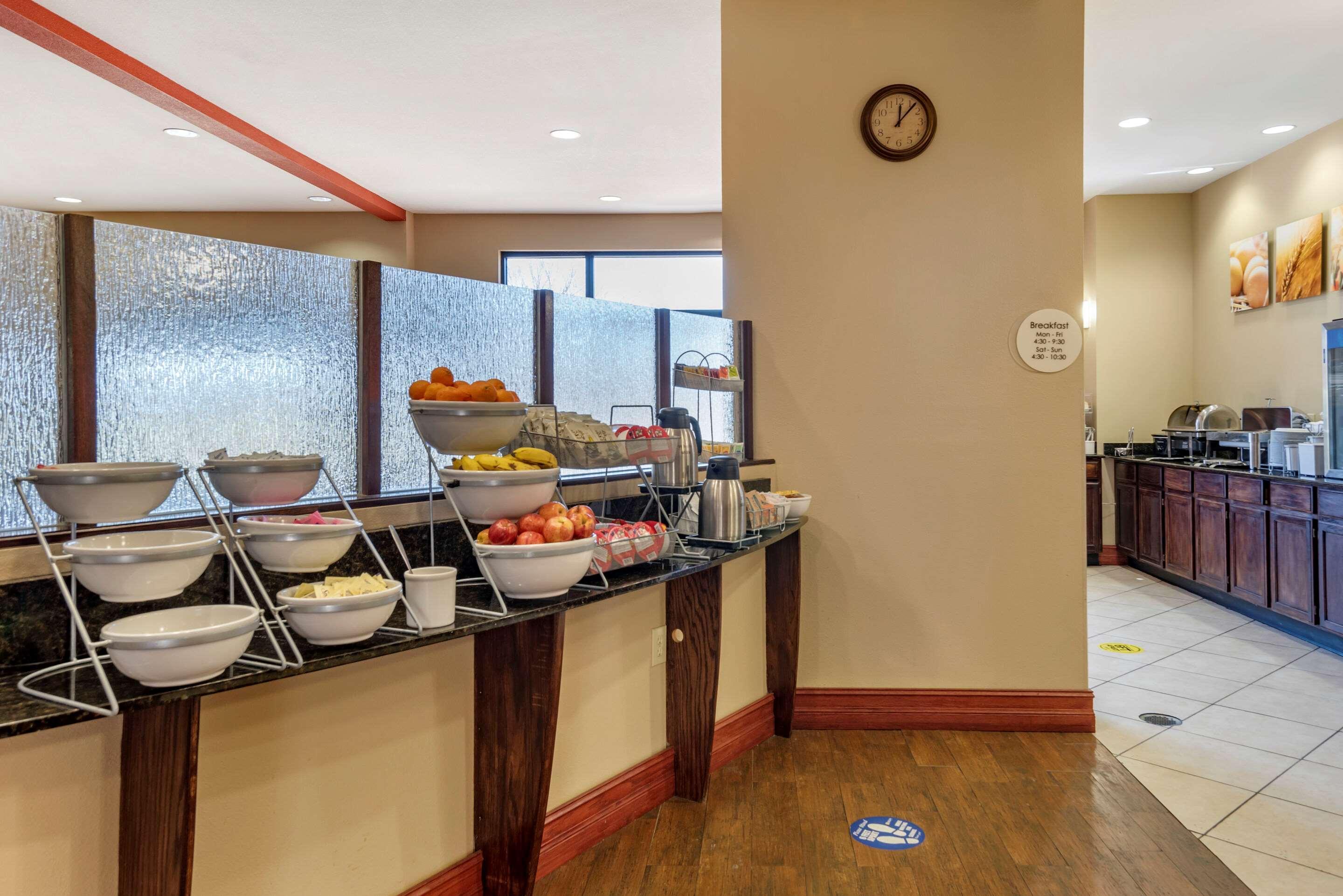 Comfort Suites Airport South Montgomery Buitenkant foto
