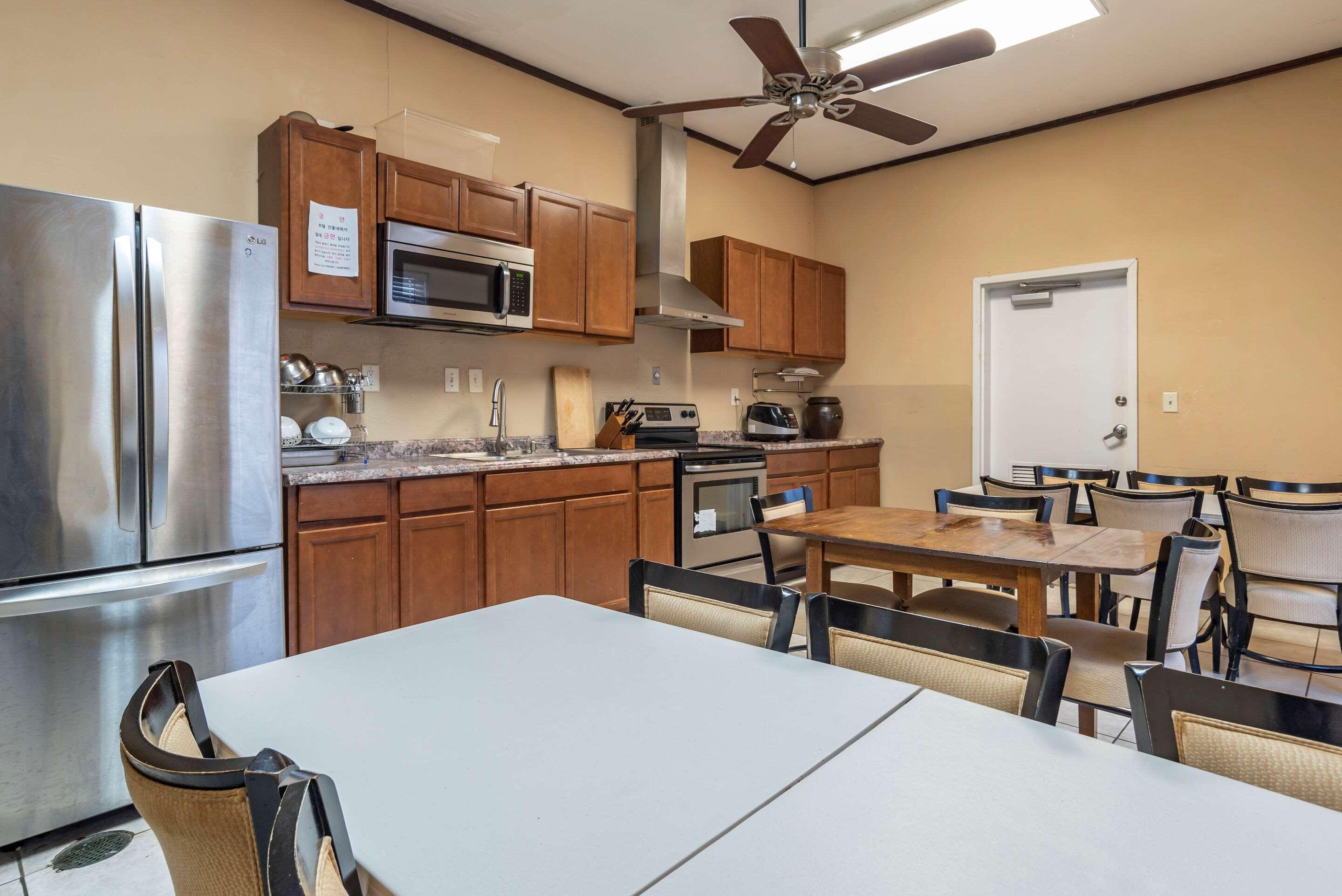 Comfort Suites Airport South Montgomery Buitenkant foto