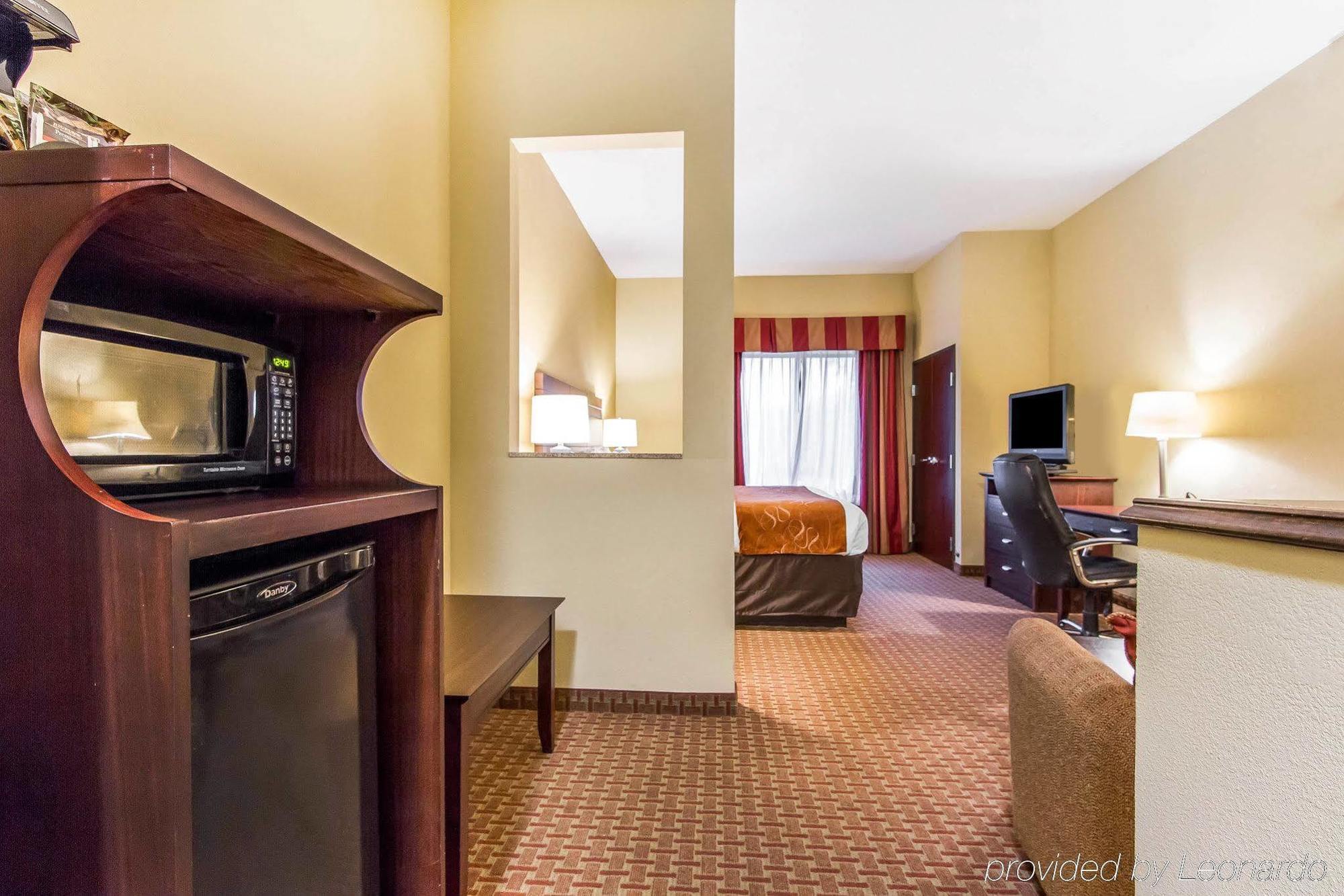 Comfort Suites Airport South Montgomery Buitenkant foto